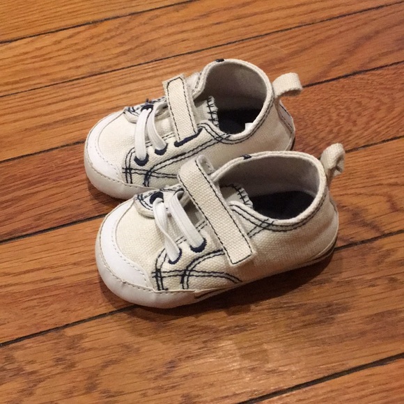 neutral baby shoes